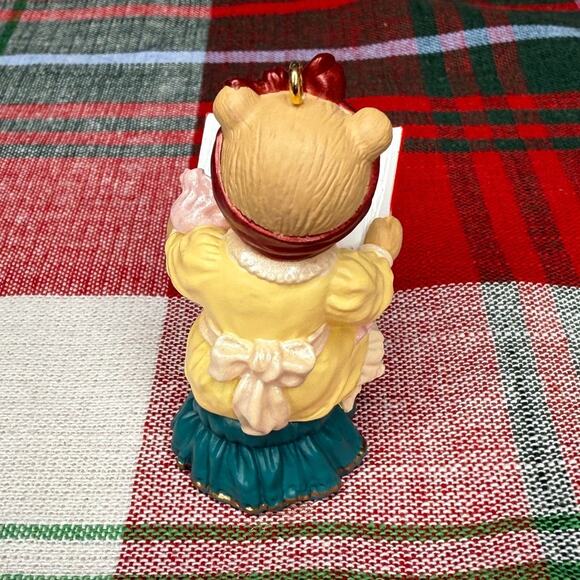 1993 THE BEARINGERS BEARNADETTE 4th in Collection Keepsake Hallmark Ornament - Picture 4 of 5